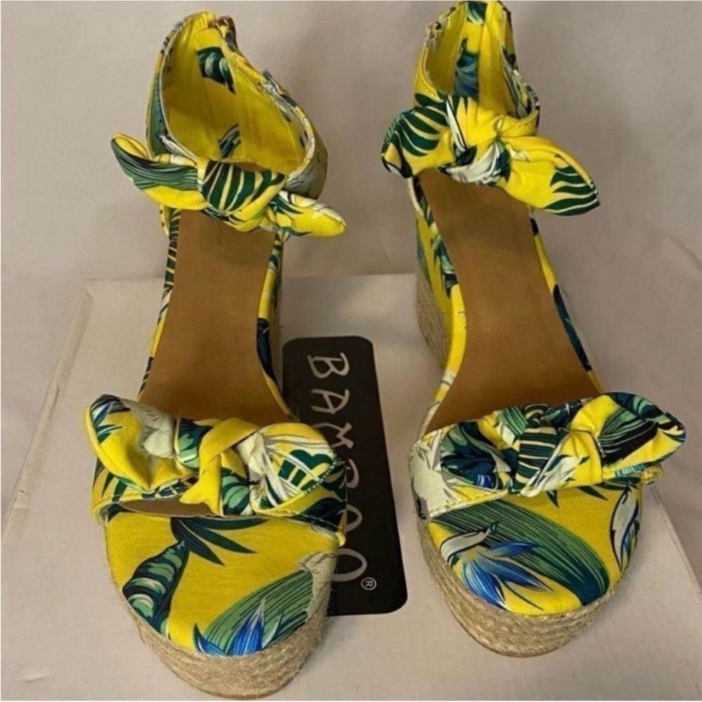 Floral Wedges Size 8 - Picture 3 of 7